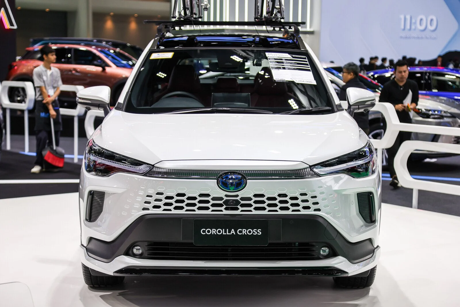New Toyota Corolla Cross 1.8HV-8