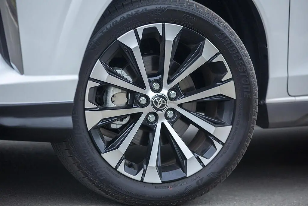 Toyota veloz-12