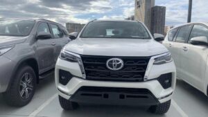 Toyota Fortuner 2.4AT Dầu 4x2-3