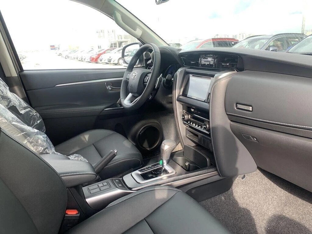 Toyota Fortuner 2.4AT Dầu 4x2-2 Toyota Fortuner 2.4AT Dầu 4x2-2