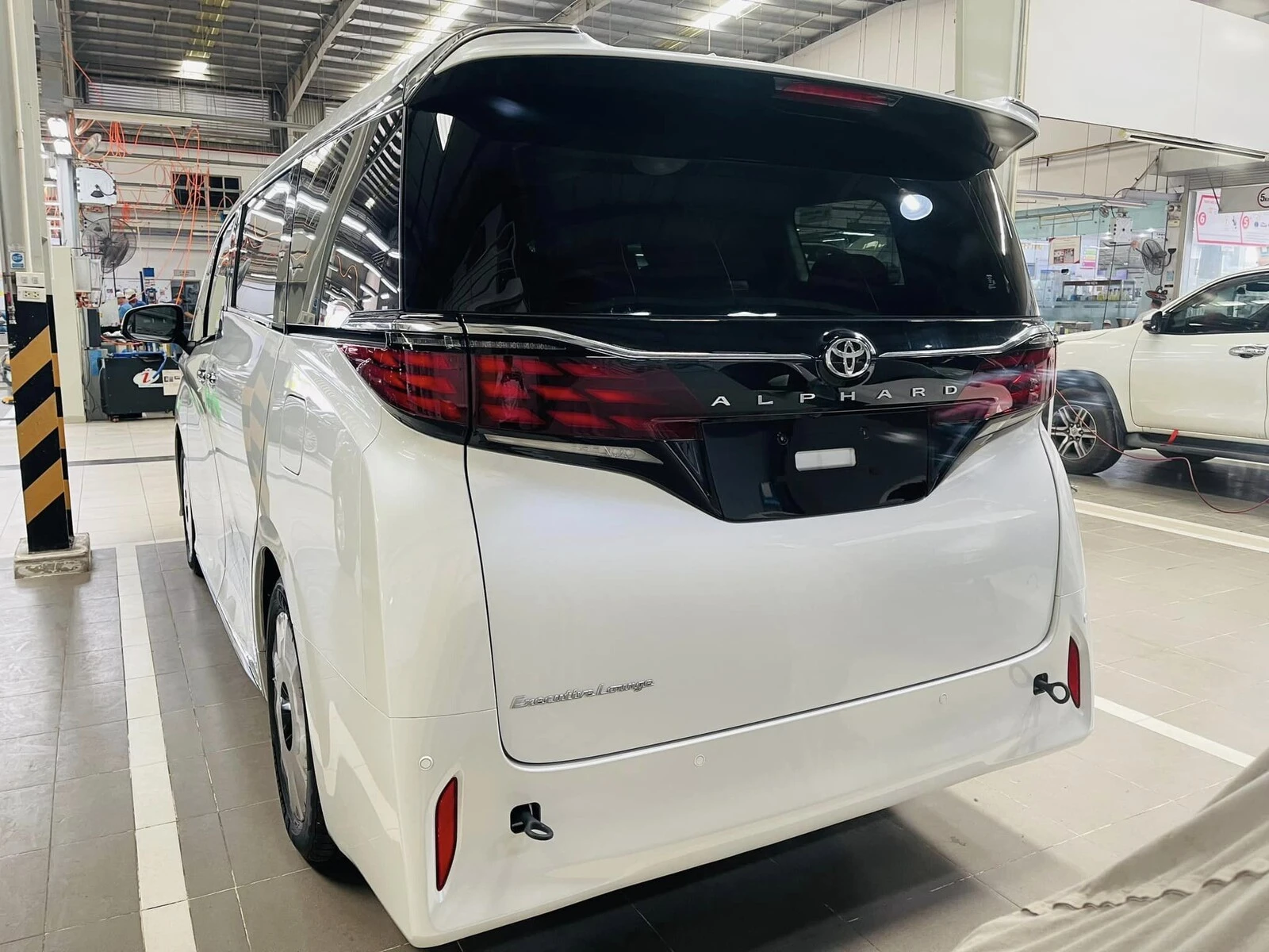 Toyota Alphard 2.4 Turbo-10