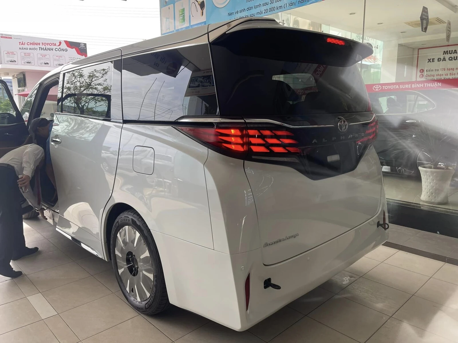 Toyota Alphard 2.4 Turbo-12