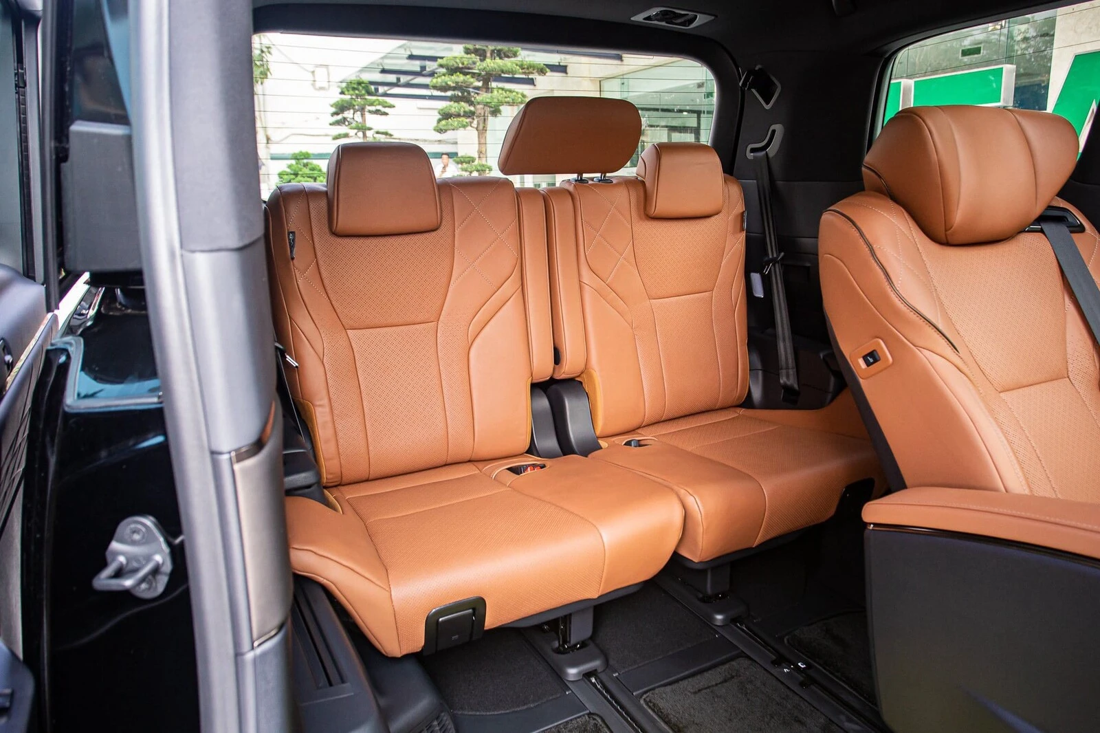 Toyota Alphard 2.5 HEV-12