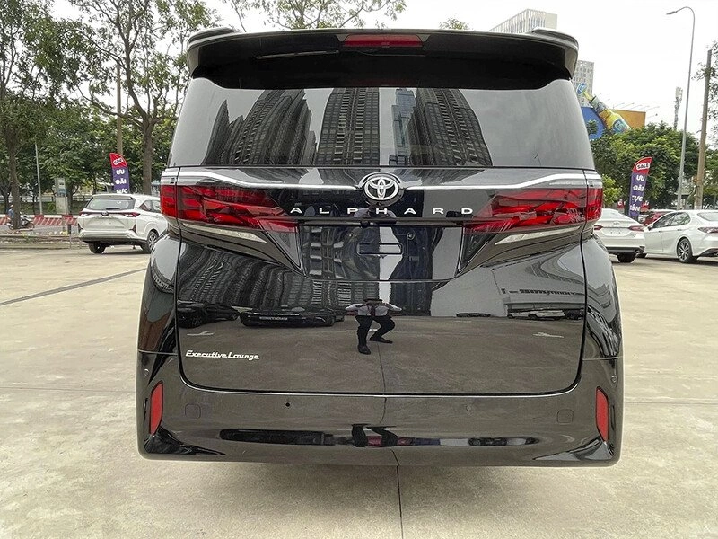 Toyota Alphard 2.5 HEV-3