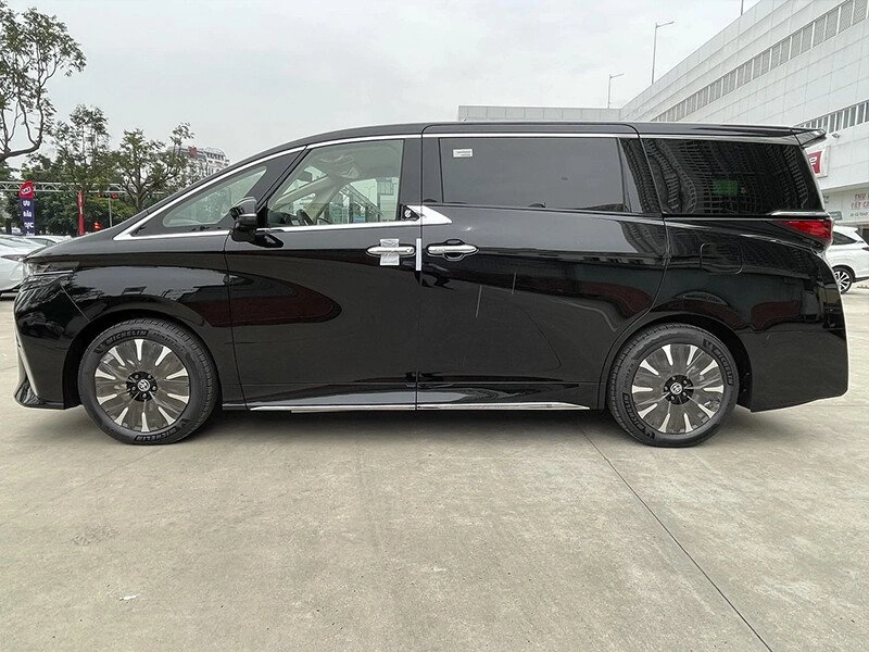 Toyota Alphard 2.5 HEV-4