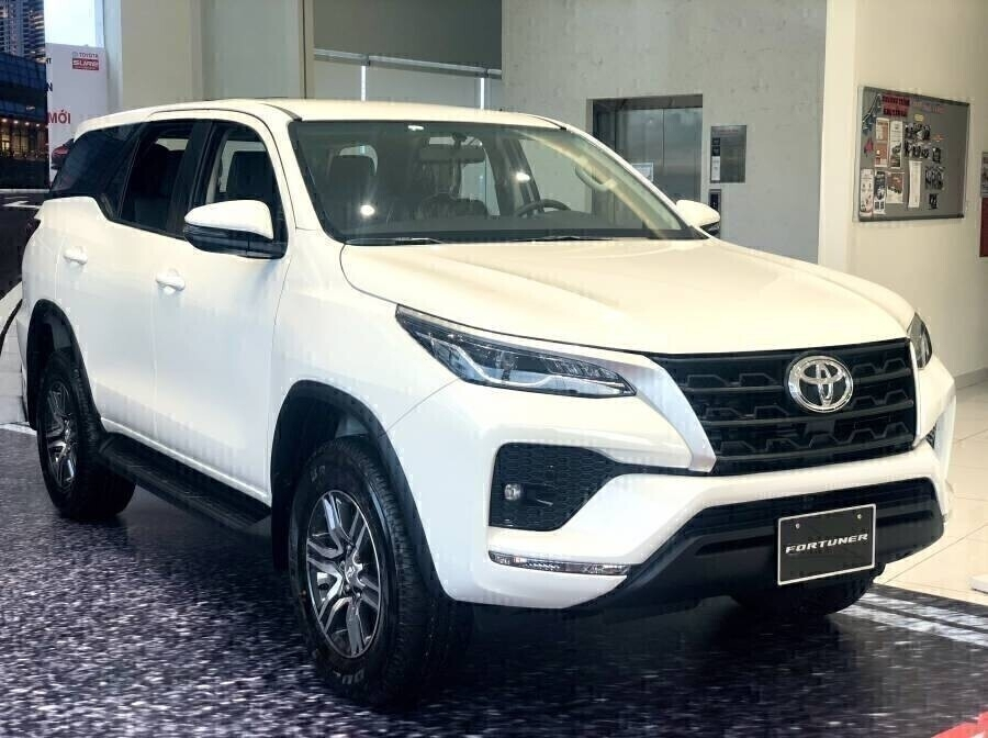 Toyota Fortuner 2.4 MT Dầu 4x2 Toyota Fortuner 2.4 MT Dầu 4x2