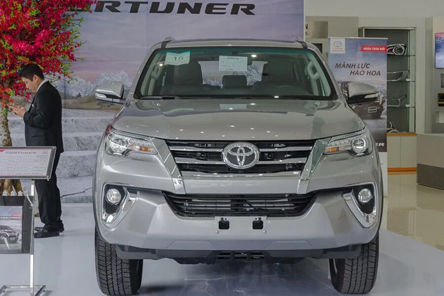 Toyota Fortuner 2.7AT Xăng 4x4-1