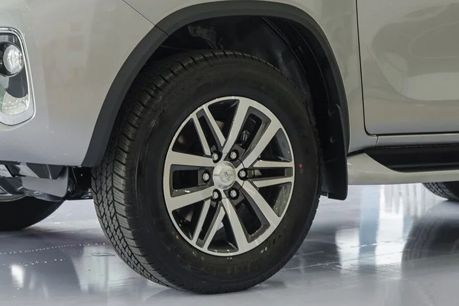 Toyota Fortuner 2.7AT Xăng 4x4-4