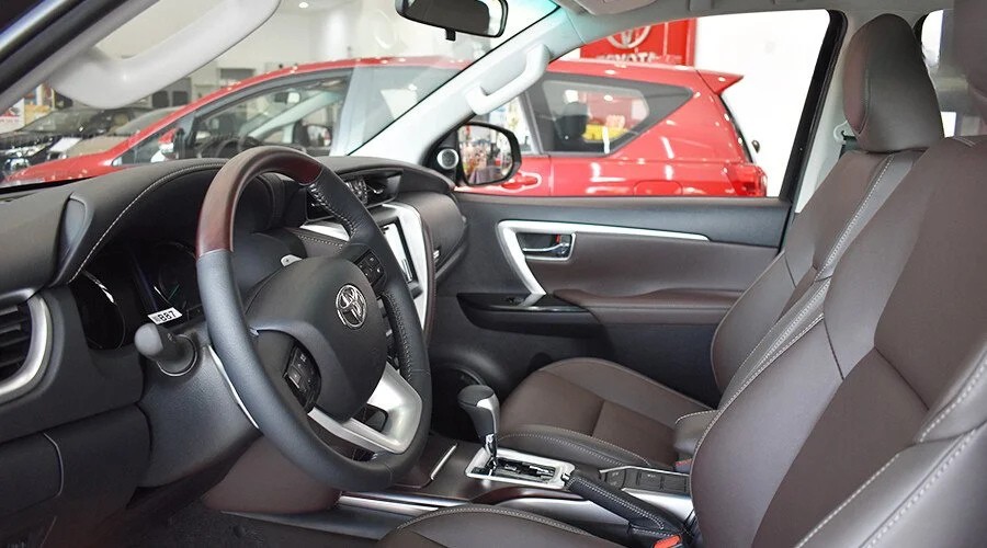 Toyota Fortuner 2.7AT Xăng 4x4-6