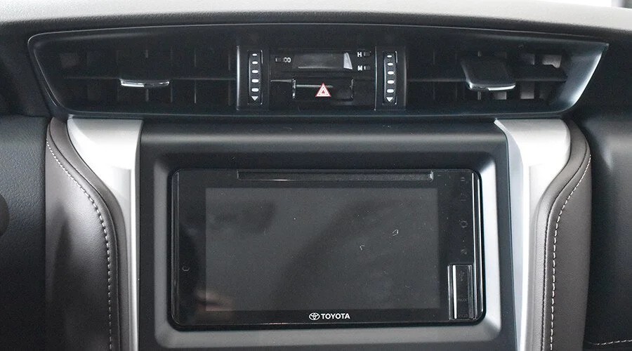 Toyota Fortuner 2.7AT Xăng 4x4-8