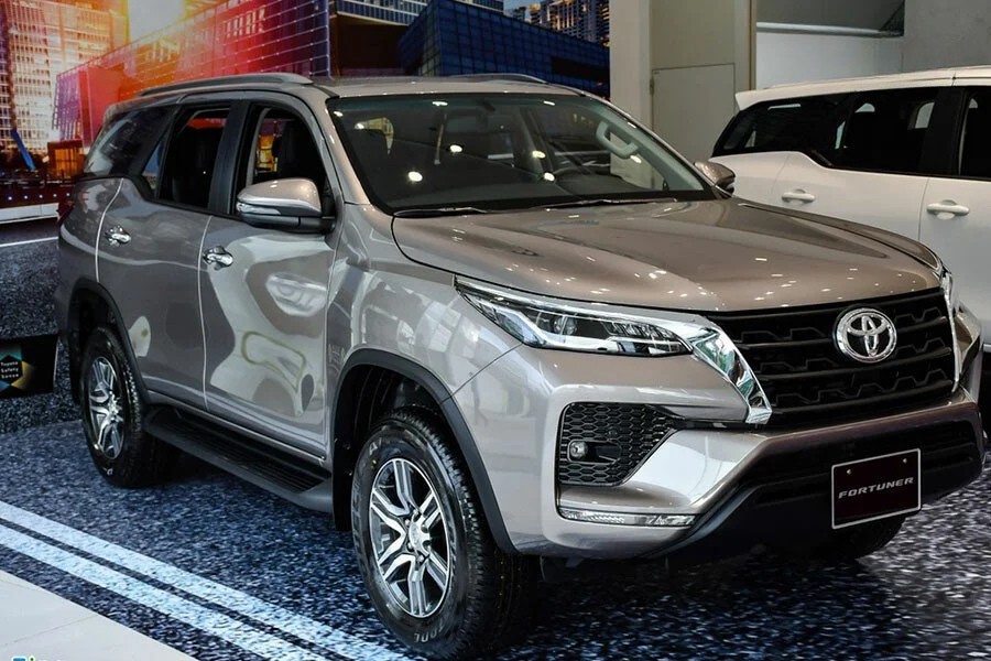 Toyota Fortuner Legender 1