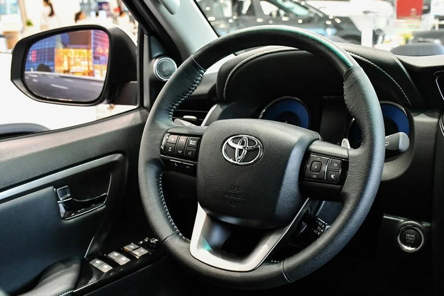 Toyota Fortuner Legender 11
