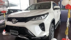 Toyota Fortuner Legender 2.8 AT Máy Dầu 4x4