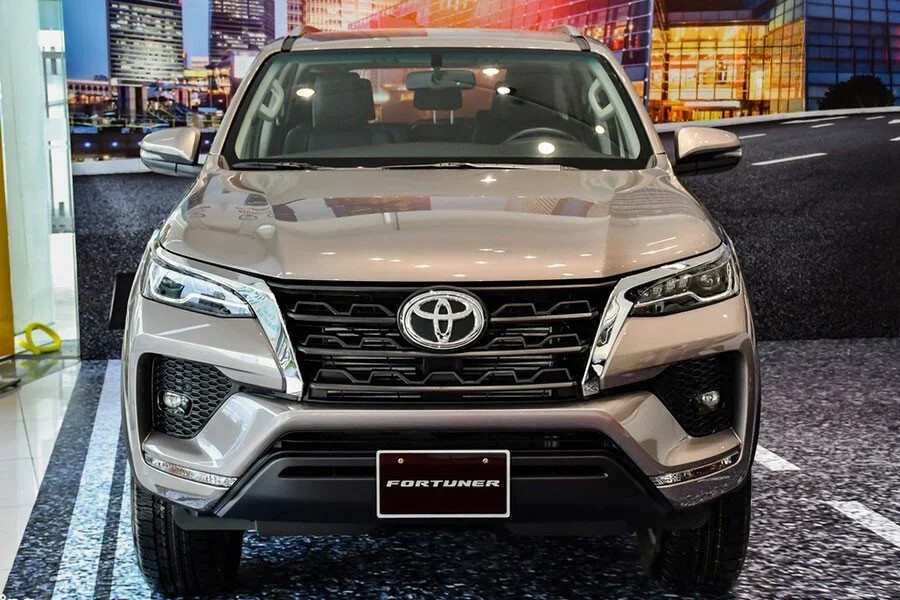 Toyota Fortuner Legender 2