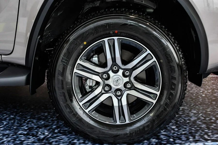 Toyota Fortuner Legender 6