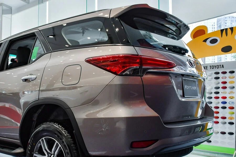 Toyota Fortuner Legender 8